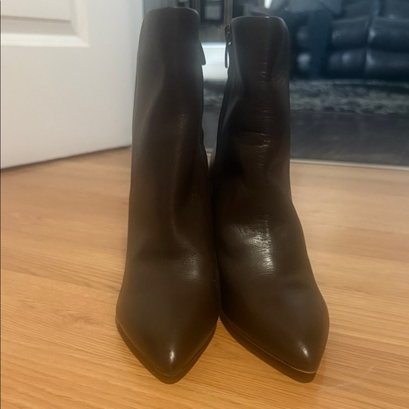 Elegant Brown woman’s  Ankle Boots Nine West size 7 1/2 brown leather . S12 - Picture 2 of 14